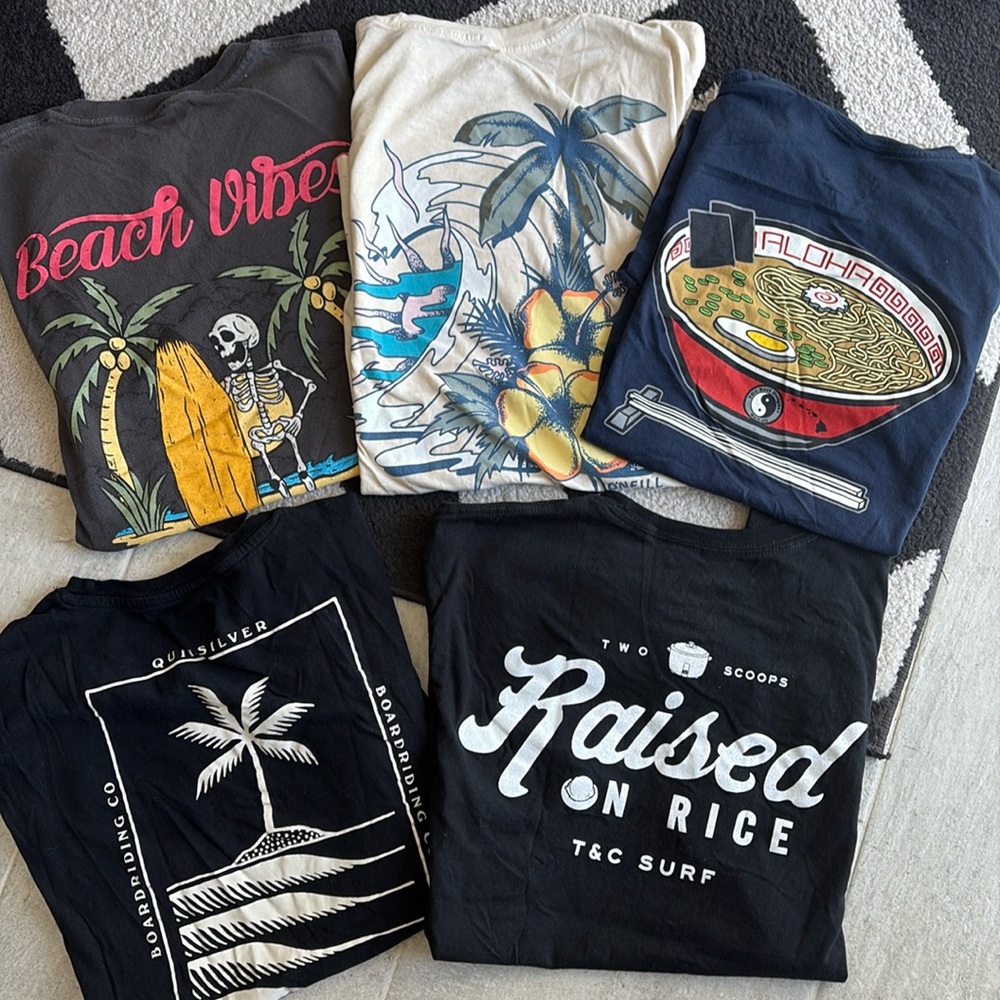 Bundle of 7 men’s surf tees, size medium